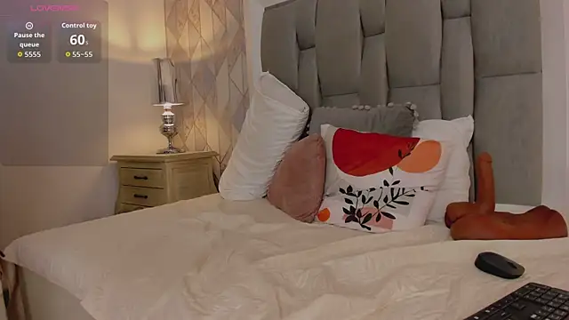 zharia_lux_25 webcam