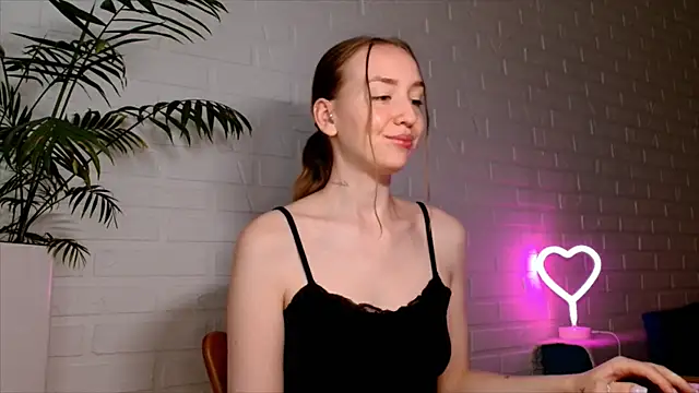 WhitePrincessLuna webcam