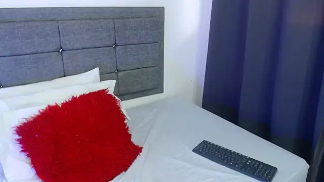 Emily_milfF live cam