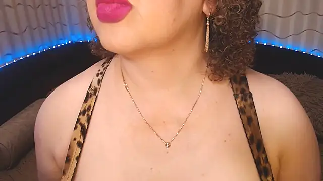 BustyKatty webcam