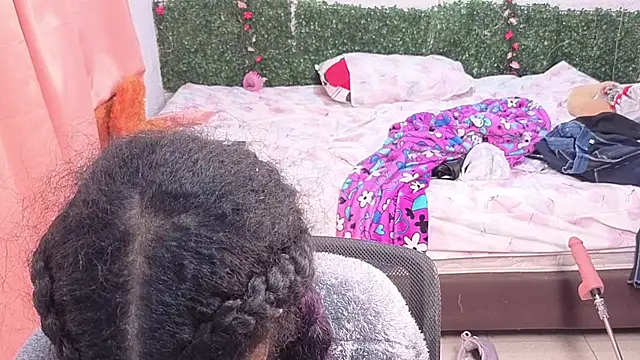 thianahorny live cam on StripChat