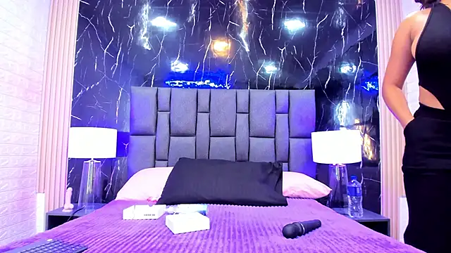 BustyGlow webcam