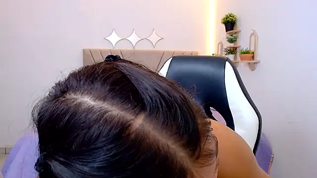 nude cam Zara Cute