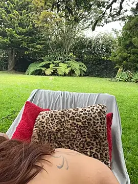 AliceMrtnz live cam on StripChat