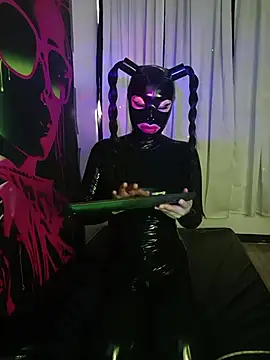 LatexDevil_Blondie webcam