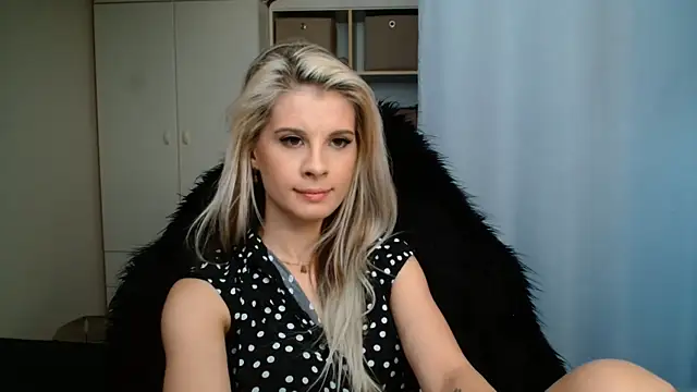KristineGlow webcam