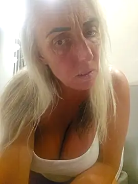 theblondecocklover webcam