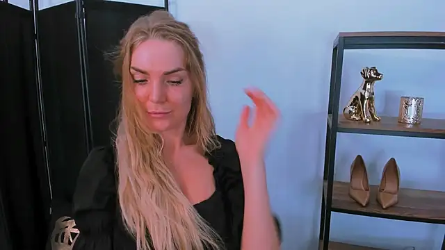 AulloraHoney webcam