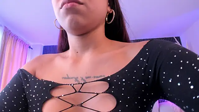 CarolineFyre webcam