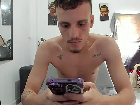 Latins_Boss live cam on StripChat
