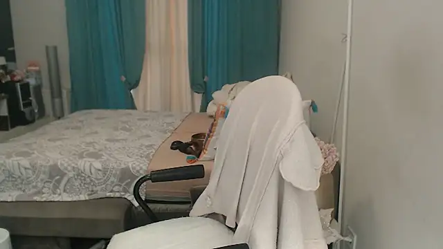 LuxuryNika live cam on StripChat