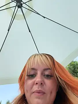 ObviouslyPeachy webcam
