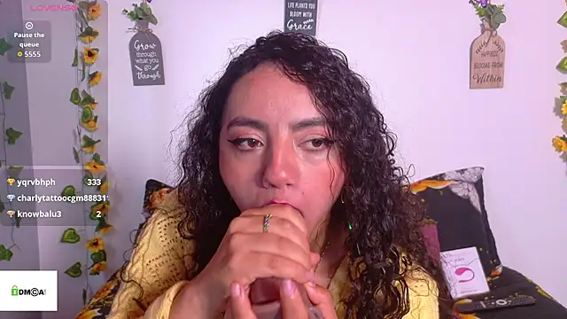 emiily_curly webcam