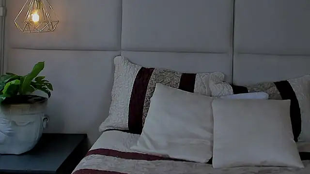SamayRyann live cam on StripChat