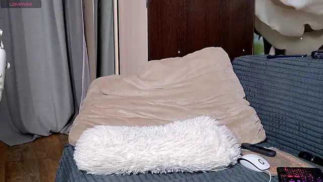 Hot_Thumbelina webcam