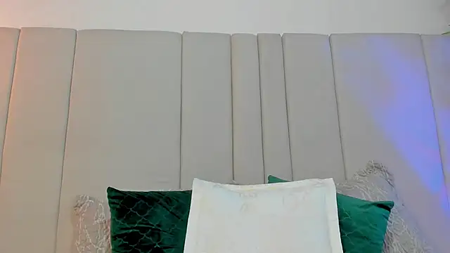 Victoria_Rosee live cam on StripChat