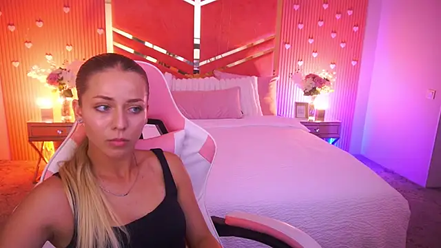 DoveLovee webcam