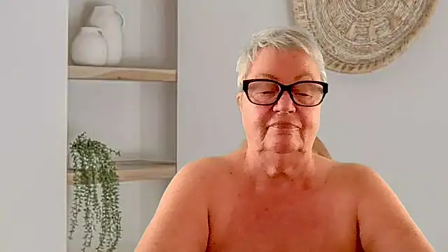 Mystery-Grandmother webcam