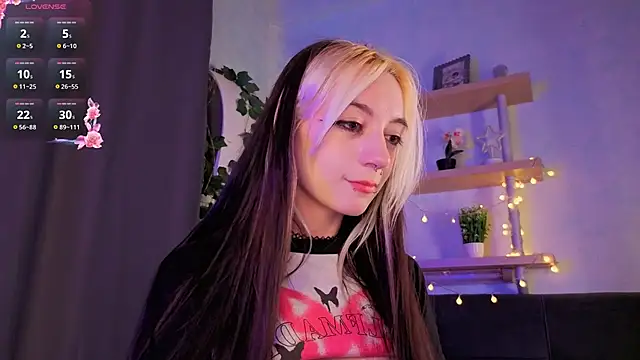 tristaroht (F young) - Spank my boobs a bit!