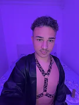 Enzo_Luxury live cam on StripChat