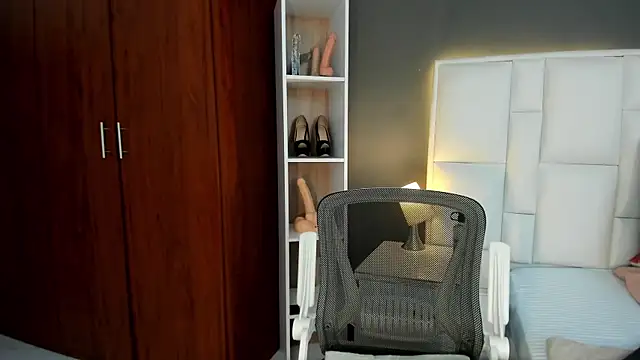yeral2017 live cam on StripChat