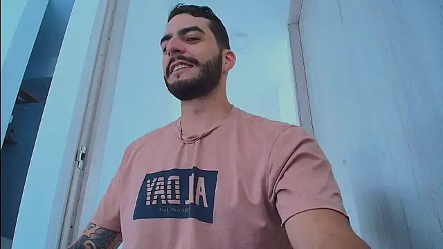 thomas_gun live cam on StripChat