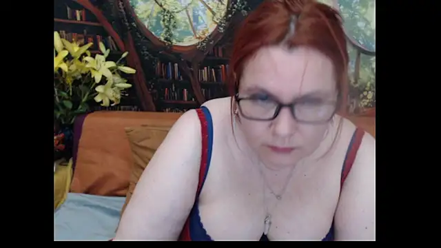PlayfullMature webcam