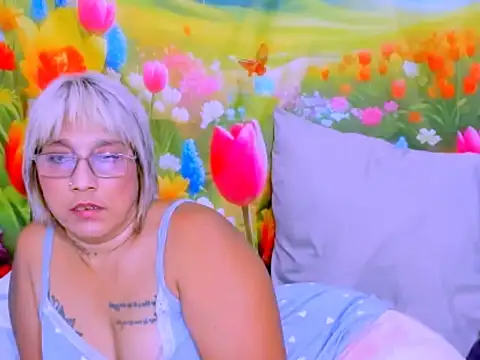 indianroxy webcam