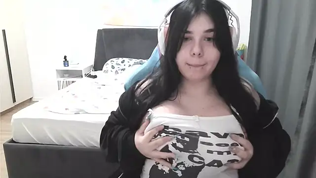 LunarMia webcam