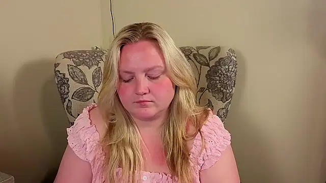 PhatAssBlond webcam