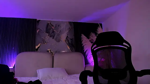 CarolineFyre webcam
