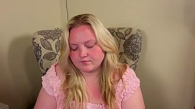 PhatAssBlond webcam