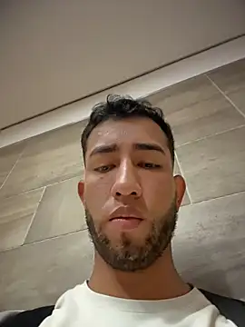 liam_bronw Live Webcam on Stripchat