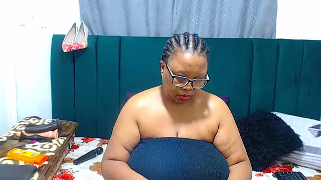 BUSTYTUMIXX23 webcam