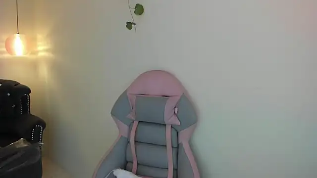 sophiievv live cam on StripChat