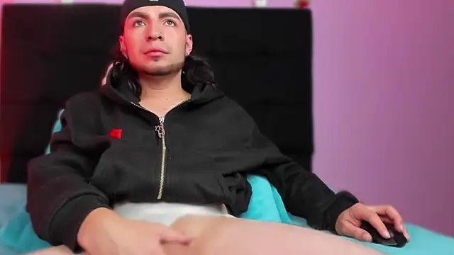 Kevin_Whitee webcam