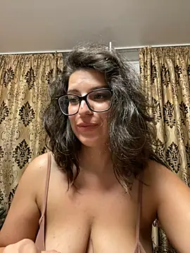 NadiraNoor webcam