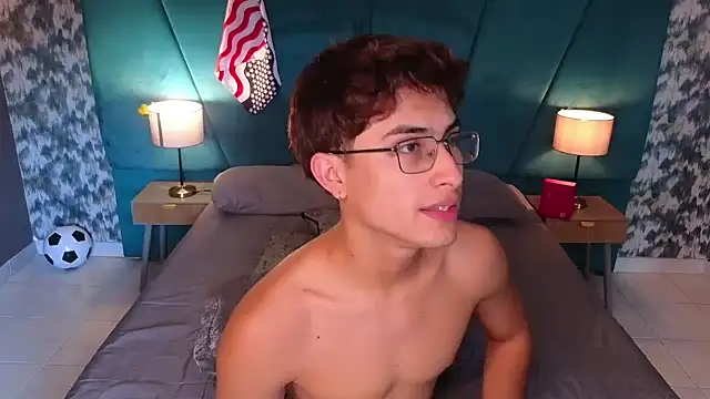 Aaron_Eze webcam