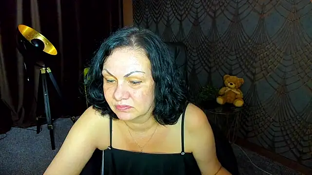 IrissMoon live cam on StripChat