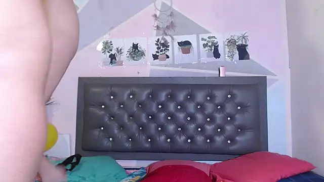 Eleanor_Rouillard live cam on StripChat