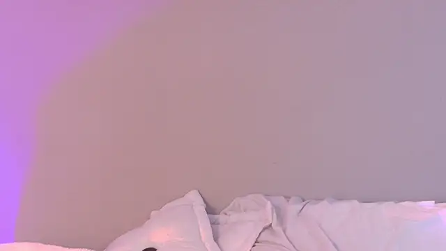 NaomiKlarc webcam