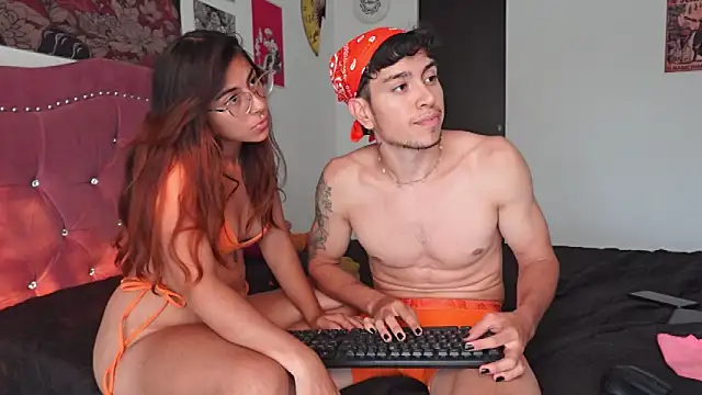 Laramucci live cam on StripChat