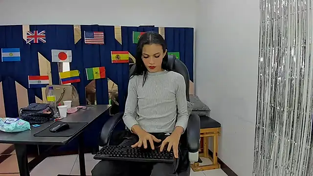 Aisha_hotts777 webcam