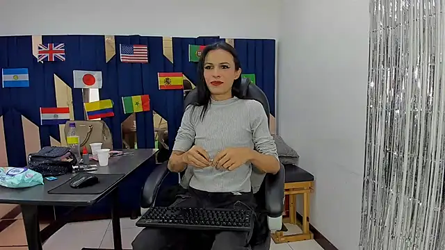 Aisha_hotts777 webcam