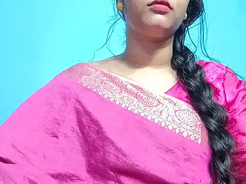 Adhiti_1 live cam on StripChat