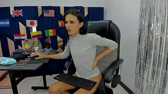 Aisha_hotts777 webcam