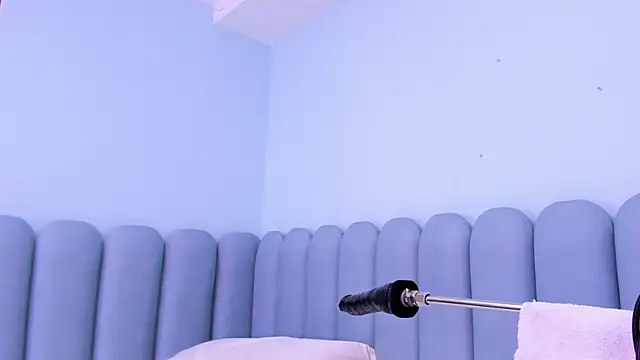 Maddy_red_ webcam