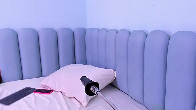 Maddy_red_ webcam