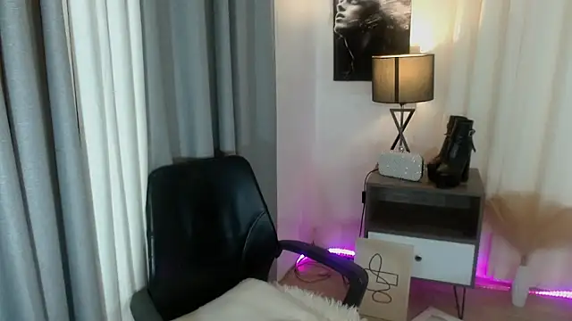FuckingDolls69 webcam