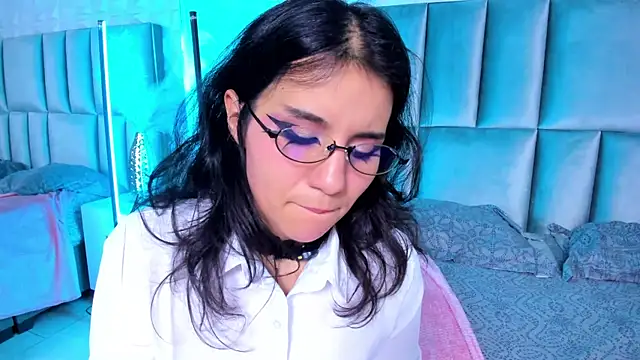 HollyPeach webcam